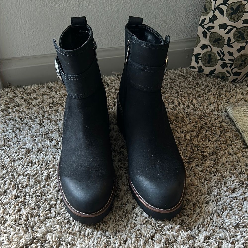 Blondo Size 8 Black Ankle Booties with Rugged Sole and Zipper - Picture 4 of 6